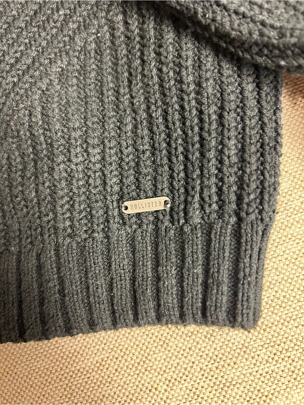 Hollister Black Cropped V-Neck Ribbed Cardigan - Picture 4 of 6